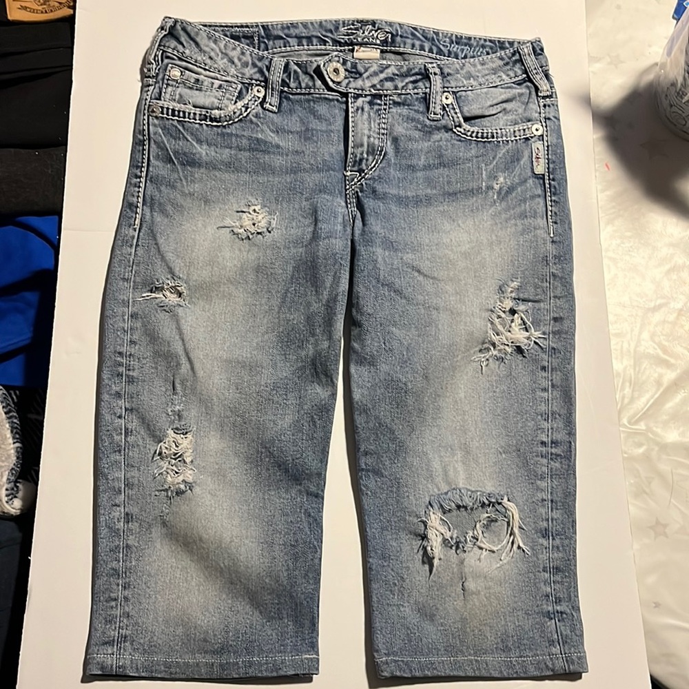SILVER JEANS Surplus Capri Distressed Mid-Wash Jeans, size 27